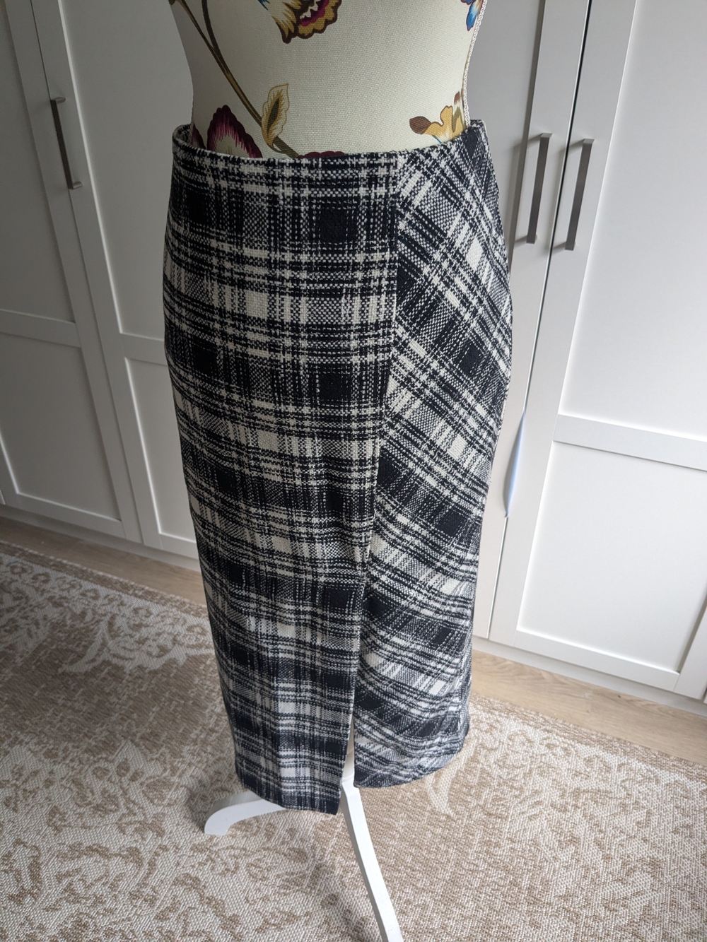 Reitmans Black and White Plaid Midi Skirt